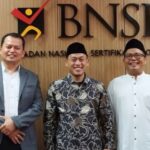 Komisioner BNSP Prof Amilin dan Muhammad Nur Hayid, S.Th.I, M.M., saat menerima kunjungan kerja Direktur World Moslem Studies Center (WMSC) Prof. Dr. HM. Noor Harisudin, S.Ag, S.H., M.Fil (23/01/24). (Doc.BNSP)