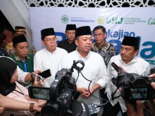 Menteri Nusron Serahkan 212 Sertipikat Tanah Aset Muhammadiyah
