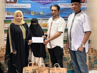 Sambut HUT ke-2, Media POV Indonesia Bagikan Santunan untuk 150 Anak Yatim dan Dhuafa 