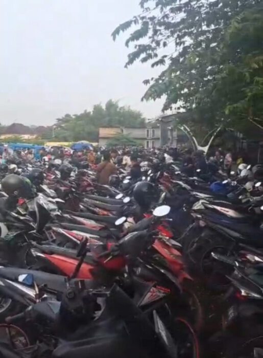 foto: Situasi terkini di loket pelayanan Cek Fisik kendaraan atau Gesek nomor rangka Kendaraan bermotor lima tahunan di Samsat Kabupaten Bogor, yang diambil pada pekan lalu. (Doc)