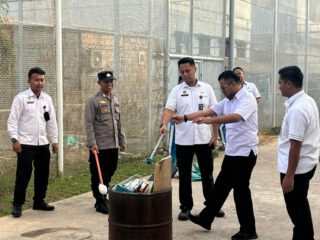 Komitmen Jaga Keamanan dan Ketertiban, Rutan Batam Lakukan Pemusnahan Barbuk Hasil Razia