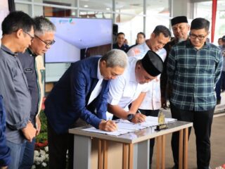 Bupati Bogor Tandatangani Kerja Sama Pengelolaan TPAS Galuga Menuju PSEL yang Terpadu dan Modern