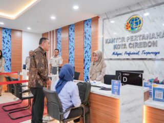 Tinjau Kantor Pertanahan Kota Cirebon, Wamen ATR/Waka BPN Ossy Dermawan Pastikan Layanan Pertanahan Berjalan Optimal