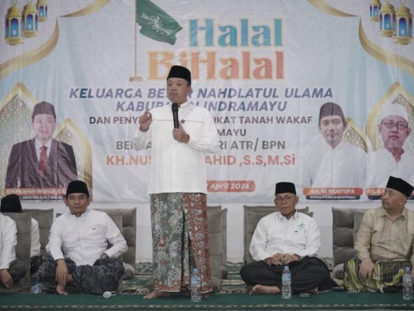 Hadiri Halalbihalal dan Penyerahan Sertipikat Tanah Wakaf PCNU Indramayu, Menteri Nusron Wahid Minta Nahdlatul Ulama Berikan Kebermanfaatan bagi Masyarakat