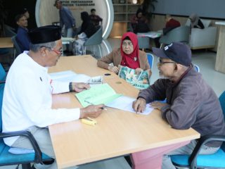 Warga Tangerang Antusias Menanti Sertipikat Elektronik Usai Pengurusan Roya