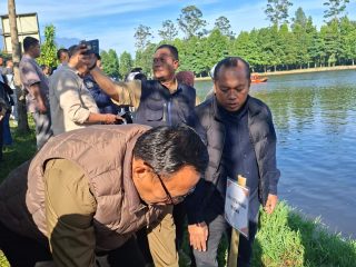 Peringati Hari Lingkungan Hidup Sedunia, PT Antam Lepas 1.050 Ekor Ikan di Hulu DAS Ciliwung