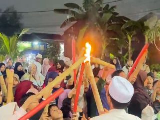 Meriahkan Tahun Baru Islam 1 Muharram 1448 H Warga Perumahan Kertamukti Asri Residence Pawai Obor