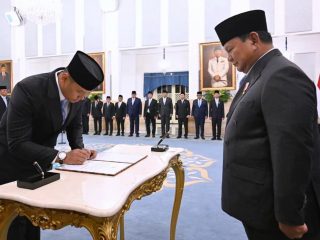 Presiden Prabowo Lantik Kepala BGN dan Gubernur Universitas Republik Indonesia