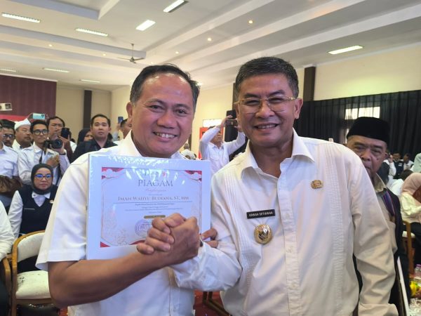 Berhasil Perkuat Ekosistem Koperasi, Kepala Diskop UKM Kabupaten Bogor Raih Penghargaan Tokoh Penggerak Koperasi