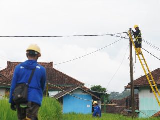 Semester I 2026,PLN Perluas Akses Listrik bagi 2.930 Pelanggan di 210 Lokasi se-Jawa Barat   