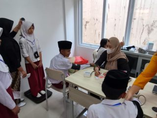 Puskesmas Cimandala Kolaborasi dengan Kemensos Gelar Cek Kesehatan Gratis bagi 100 Siswa Sekolah Rakyat