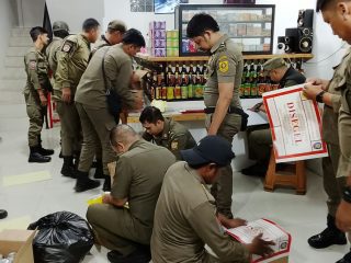 Pemkab Bogor Amankan 1.482 Botol Miras di Terminal Cibinong