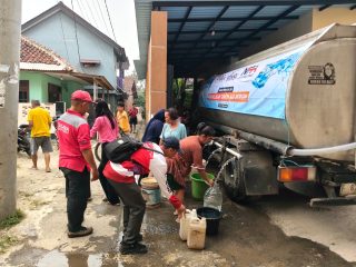 Pemkab Bogor Salurkan Bantuan Air Bersih ke Tiga Kecamatan