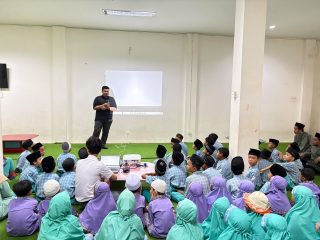 Perpustakaan Kabupaten Bogor Jadi Ruang Belajar Menyenangkan, Siswa SDIT Ihsan Albana Antusias Kenali Dunia Literasi