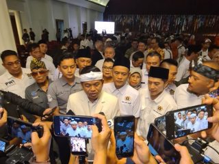 KDM Hadiri Pengukuhan PWI Jabar: Pentingnya Pers yang Independen dan Edukatif