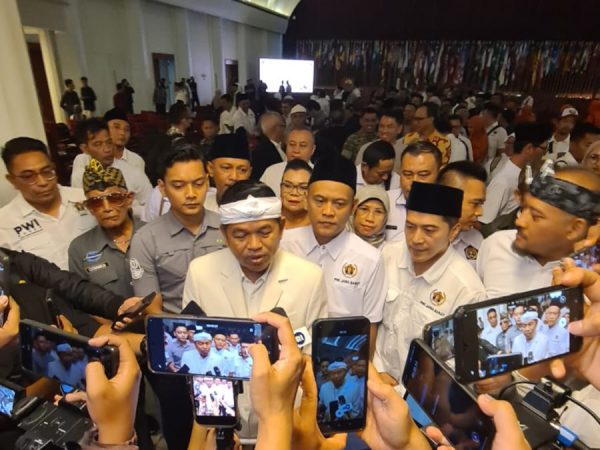 KDM Hadiri Pengukuhan PWI Jabar: Pentingnya Pers yang Independen dan Edukatif