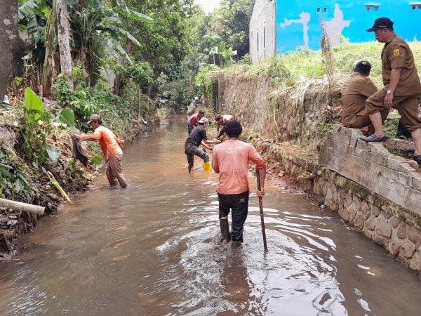 Respons Aduan Warga, Pemkab Bogor Tangani Saluran Parakan Jati Pasca Banjir